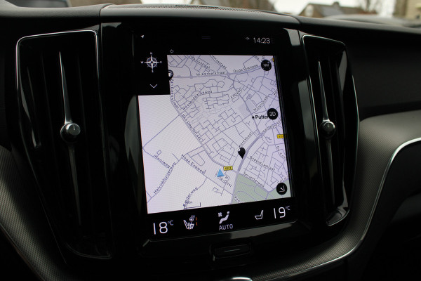 Volvo XC60 2.0 Recharge T6 AWD R-Design | Trekhaak | Adaptieve cruise | Panoramadak | H&K | Winterpack |