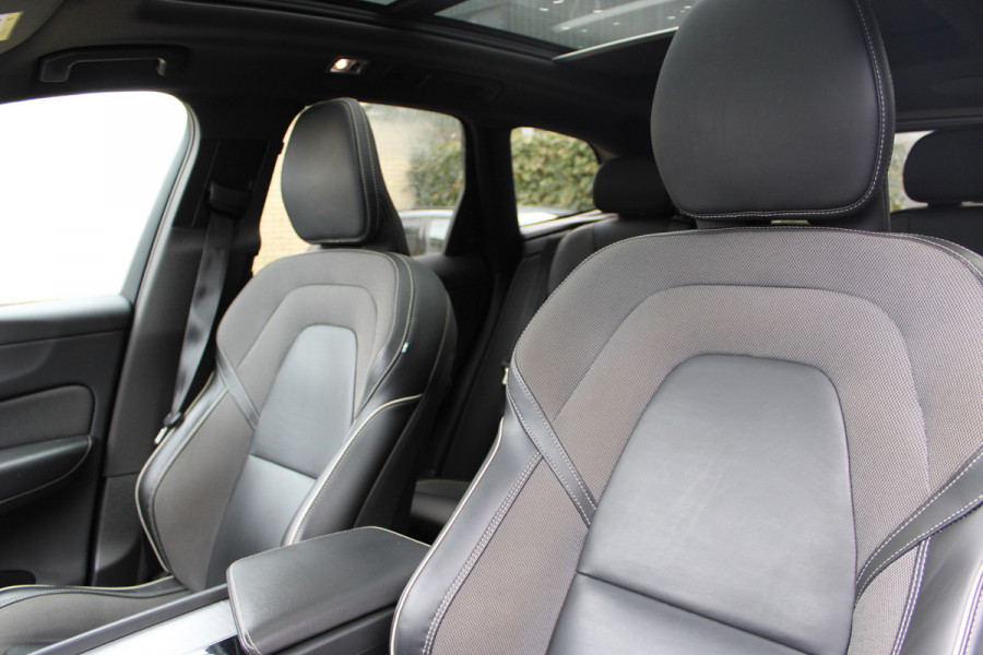 Volvo XC60 2.0 Recharge T6 AWD R-Design | Trekhaak | Adaptieve cruise | Panoramadak | H&K | Winterpack |
