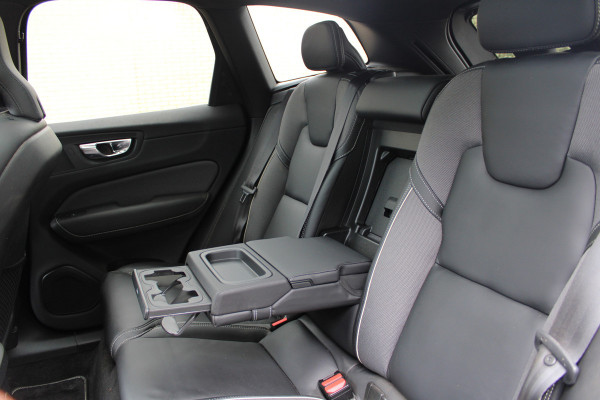 Volvo XC60 2.0 Recharge T6 AWD R-Design | Trekhaak | Adaptieve cruise | Panoramadak | H&K | Winterpack |