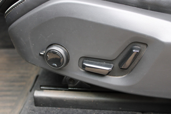 Volvo XC60 2.0 Recharge T6 AWD R-Design | Trekhaak | Adaptieve cruise | Panoramadak | H&K | Winterpack |