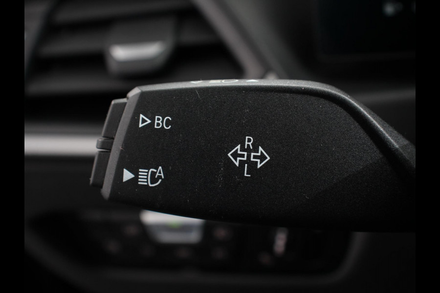 BMW 3 Serie Touring 320e Plug in Hybride | Climate control | Adaptive Cruise Control | Parkeersensoren | Navigatie | LED | Apple Carplay/ Android Auto | Camera