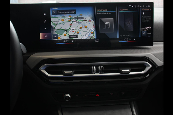 BMW 3 Serie Touring 320e Plug in Hybride | Climate control | Adaptive Cruise Control | Parkeersensoren | Navigatie | LED | Apple Carplay/ Android Auto | Camera