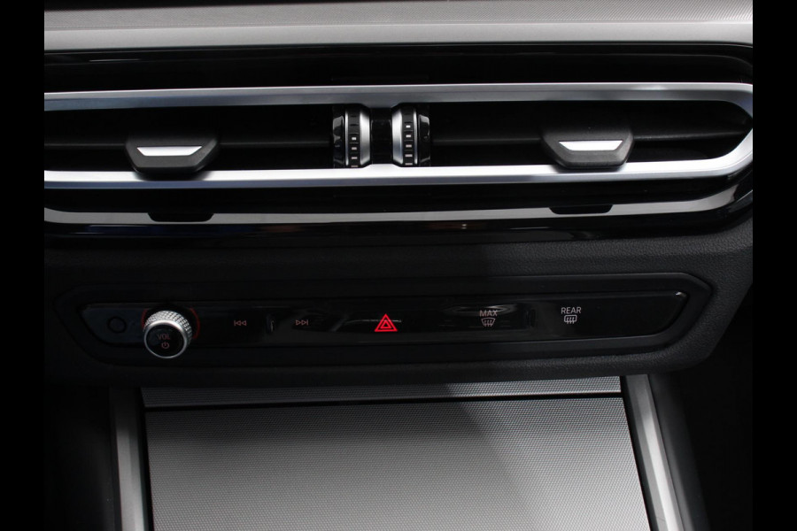 BMW 3 Serie Touring 320e Plug in Hybride | Climate control | Adaptive Cruise Control | Parkeersensoren | Navigatie | LED | Apple Carplay/ Android Auto | Camera