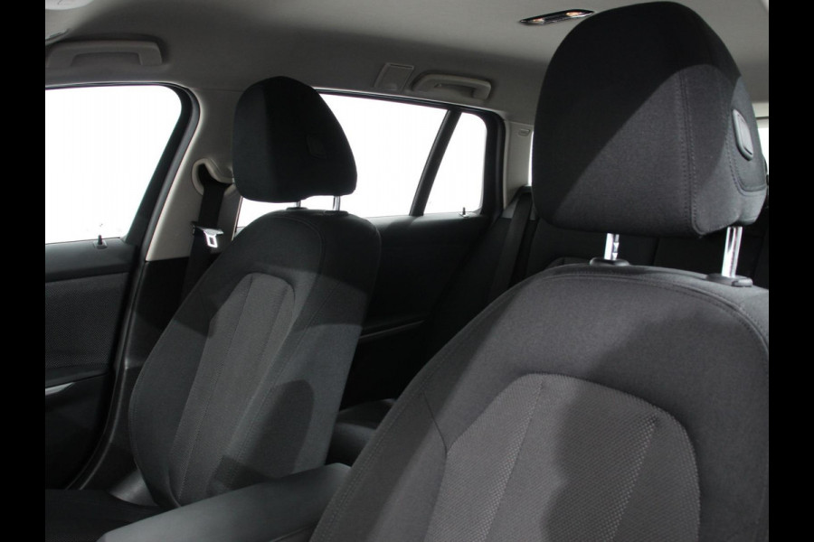 BMW 3 Serie Touring 320e Plug in Hybride | Climate control | Adaptive Cruise Control | Parkeersensoren | Navigatie | LED | Apple Carplay/ Android Auto | Camera