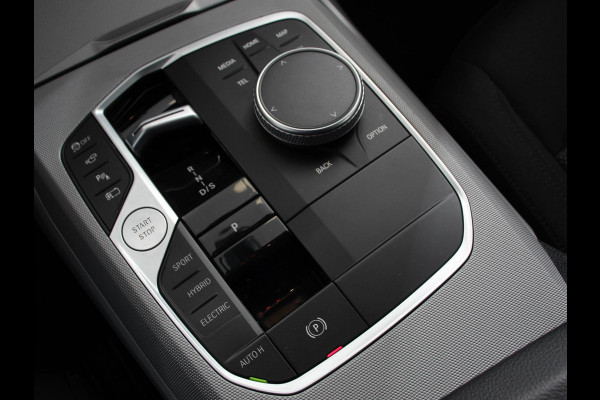 BMW 3 Serie Touring 320e Plug in Hybride | Climate control | Adaptive Cruise Control | Parkeersensoren | Navigatie | LED | Apple Carplay/ Android Auto | Camera