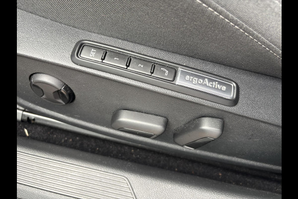 Volkswagen Golf Variant 1.0 TSI Life Business 110PK | Adaptieve Cruise | CarPlay | Stoelverwarming | Elektr. Stoel | Camera