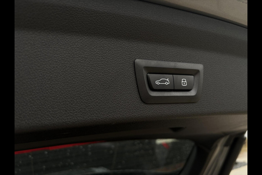 BMW 1-serie 120i M Sport Design Edition - Panorama l H/Kardon l 360cam l HUD l Memory