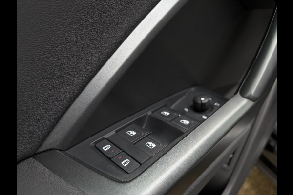 Audi Q3 45 TFSI e S edition - 3x S-Line l Panorama l Camera l Memory l Apple carplay l ACC