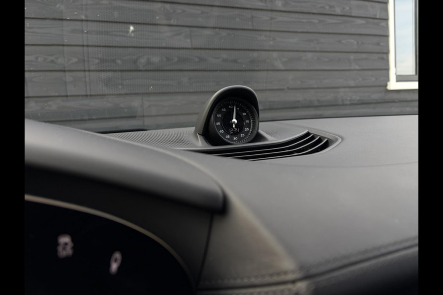 Porsche Taycan Sport Turismo 4S 79 kWh Performance - Sport Chrono l Lift l Luchtv. l HUD l Panoramadak