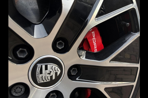 Porsche Taycan Sport Turismo 4S 79 kWh Performance - Sport Chrono l Lift l Luchtv. l HUD l Panoramadak