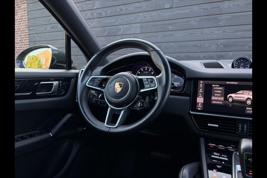 Porsche Cayenne Coupé 3.0 E-Hybrid - Sport Chrono l Panorama l Achter As Best. l Luchtvering l 22''