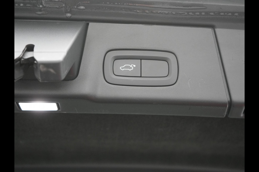 Volvo V90 T8 AWD Inscription Plug In Hybrid 394pk Dealer O.H PHEV | Trekhaak af Fabriek | Panodak | Adaptive Cruise | Luxe Lederen Sportstoelen Memory | Pilot Assist | Camera | 19 "L.M | Apple Carplay |