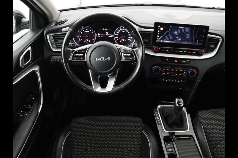 Kia Ceed 1.0 T-GDi DynamicPlusLine | Stoel & stuurverwarming | Trekhaak | Adaptive cruise | Camera | Carplay | Half leder | Keyless | Full LED | Navigatie