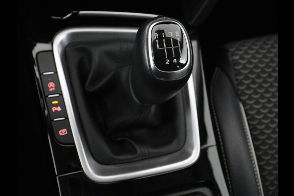 Kia Ceed 1.0 T-GDi DynamicPlusLine | Stoel & stuurverwarming | Trekhaak | Adaptive cruise | Camera | Carplay | Half leder | Keyless | Full LED | Navigatie