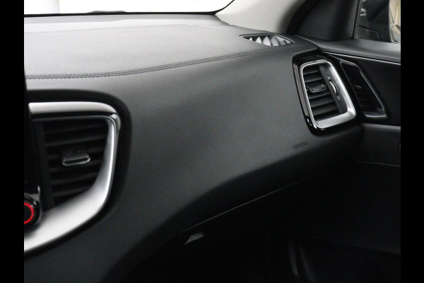 Kia Ceed 1.0 T-GDi DynamicPlusLine | Stoel & stuurverwarming | Trekhaak | Adaptive cruise | Camera | Carplay | Half leder | Keyless | Full LED | Navigatie