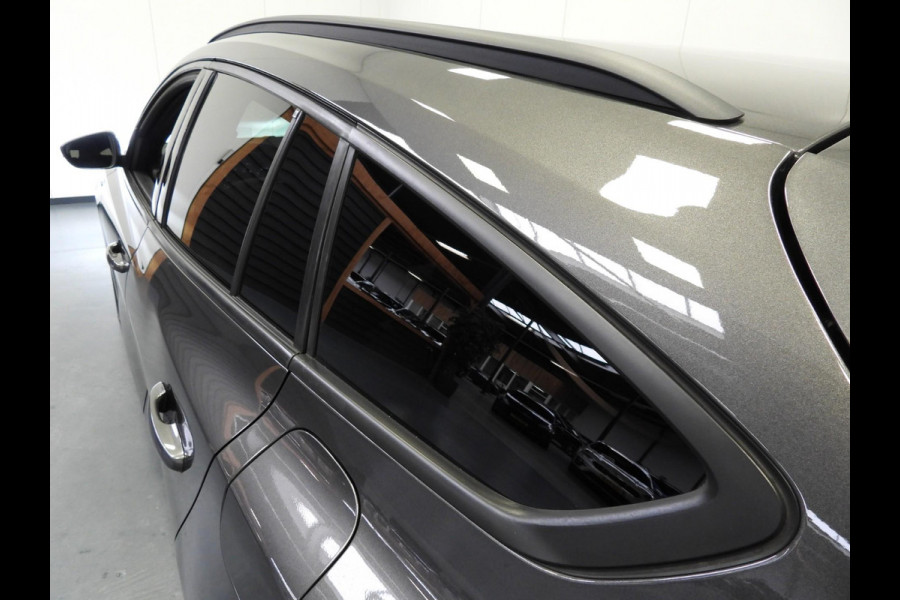 Ford FOCUS Wagon 1.0 EcoBoost ST Line Business NAVI/CAMERA/CLIMA/HEAD-UP/LED/17"LMV!