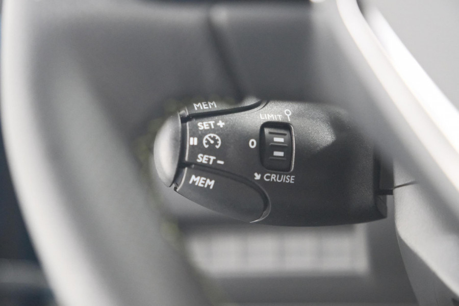 Peugeot e-2008 EV GT 50 kWh | Camera | Navigatie | Apple Carplay | Parkeersensoren