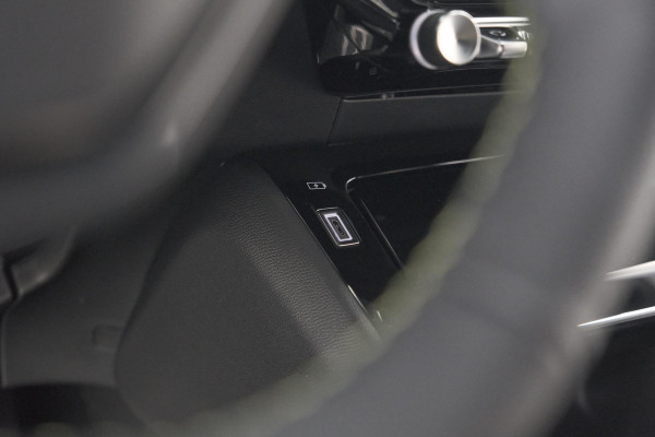 Peugeot e-2008 EV GT 50 kWh | Camera | Navigatie | Apple Carplay | Parkeersensoren
