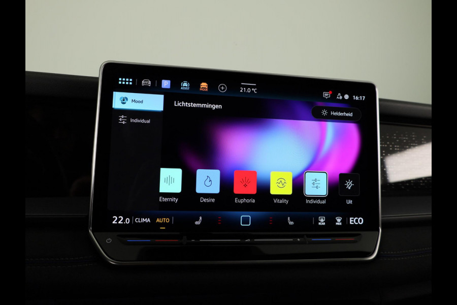 Volkswagen Tayron 1.5 eHybrid R-Line Edition 204PK | Automaat (DSG) | Panoramadak | Black Style pakket | Wegklapbare trekhaak | Verlengde garantie