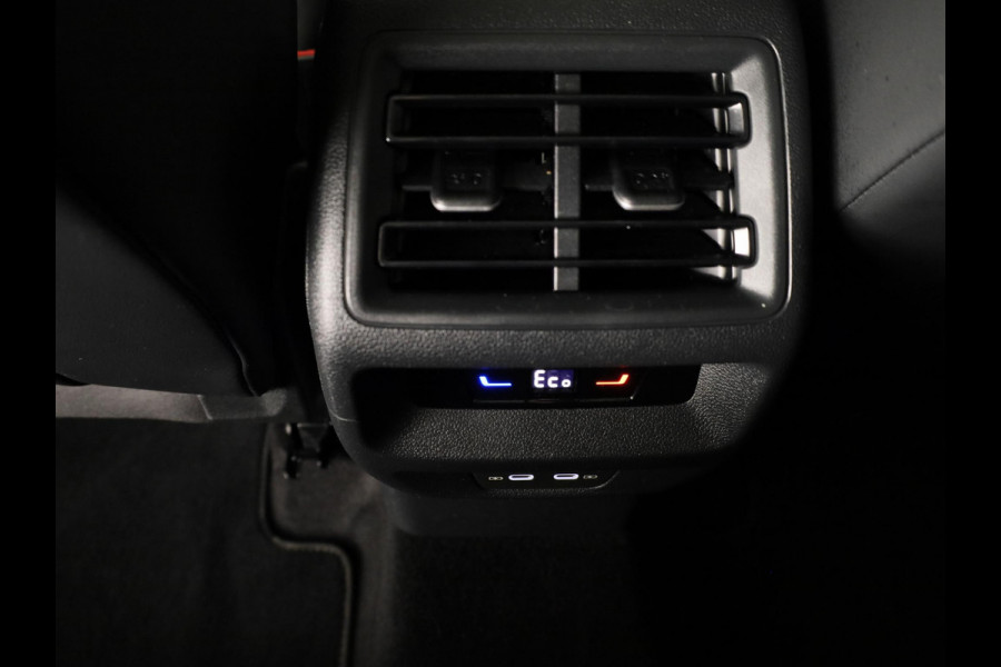 Volkswagen Tayron 1.5 eHybrid R-Line Edition 204PK | Automaat (DSG) | Panoramadak | Black Style pakket | Wegklapbare trekhaak | Verlengde garantie