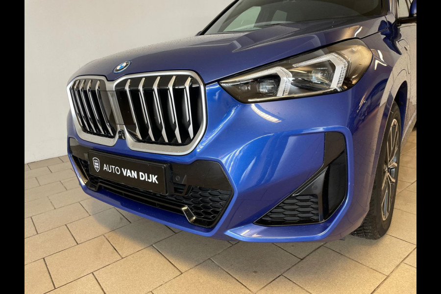 BMW X1 XDrive30e M Pakket 327PK AUTOMAAT AIRCO NAVI CRUISE BT STUURVERWARMING 360 CAMERA LED MET LAK TREKHAAK CENT VERG NIEUWSTAAT