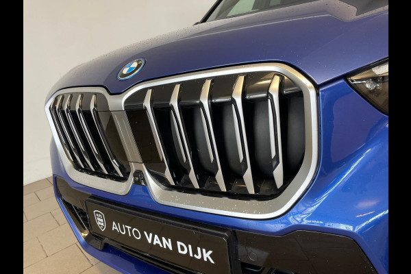 BMW X1 XDrive30e M Pakket 327PK AUTOMAAT AIRCO NAVI CRUISE BT STUURVERWARMING 360 CAMERA LED MET LAK TREKHAAK CENT VERG NIEUWSTAAT