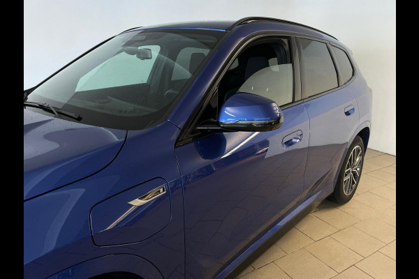 BMW X1 XDrive30e M Pakket 327PK AUTOMAAT AIRCO NAVI CRUISE BT STUURVERWARMING 360 CAMERA LED MET LAK TREKHAAK CENT VERG NIEUWSTAAT