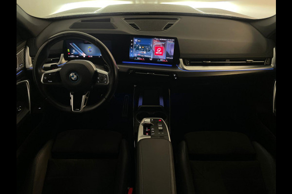 BMW X1 XDrive30e M Pakket 327PK AUTOMAAT AIRCO NAVI CRUISE BT STUURVERWARMING 360 CAMERA LED MET LAK TREKHAAK CENT VERG NIEUWSTAAT