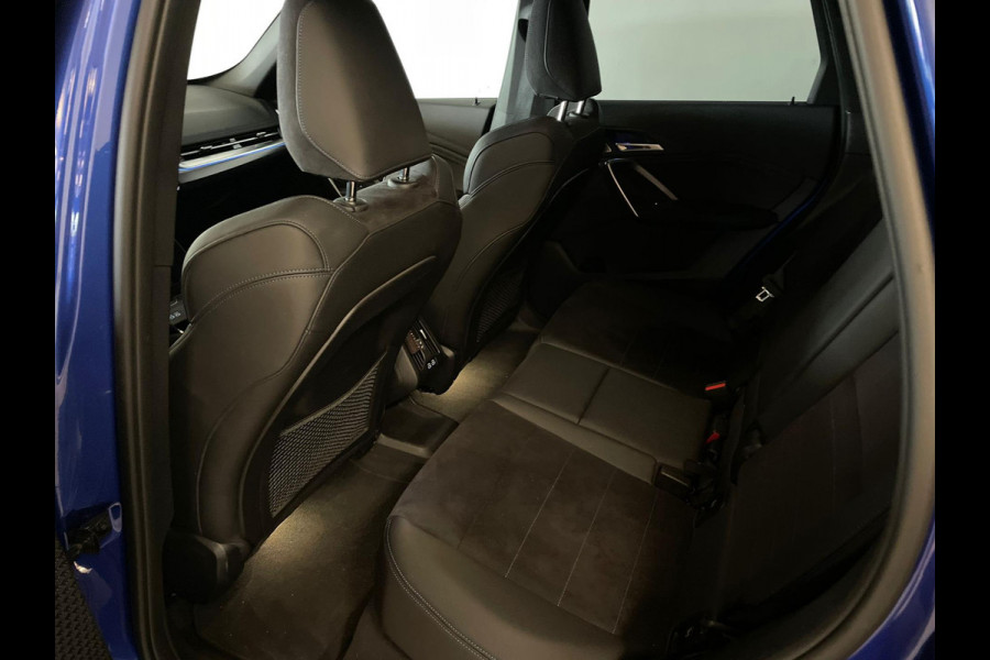 BMW X1 XDrive30e M Pakket 327PK AUTOMAAT AIRCO NAVI CRUISE BT STUURVERWARMING 360 CAMERA LED MET LAK TREKHAAK CENT VERG NIEUWSTAAT