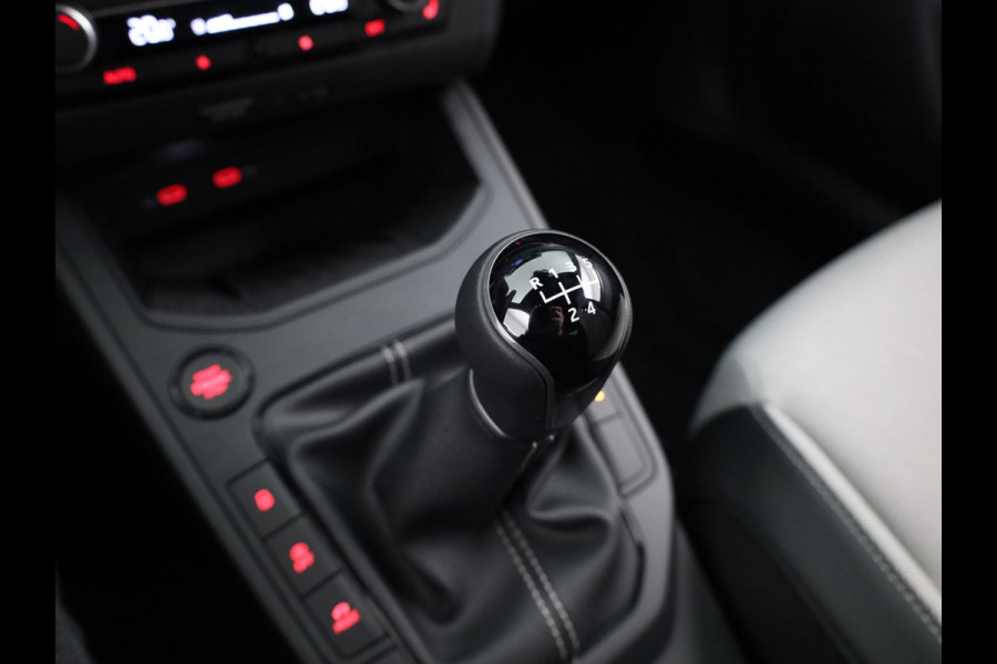 Seat Arona FR Business Connect 1.0 EcoTSI 70 kW / 95 PK SUV 5 | Bucket Seats | 18 inch Velgen 'Performance Machined' | Stoelverwarming | Adaptive Cruise Control | Achteruitrij Camera | Sensoren V+A