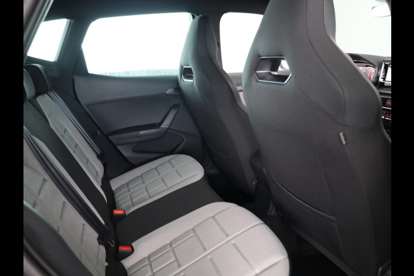 Seat Arona FR Business Connect 1.0 EcoTSI 70 kW / 95 PK SUV 5 | Bucket Seats | 18 inch Velgen 'Performance Machined' | Stoelverwarming | Adaptive Cruise Control | Achteruitrij Camera | Sensoren V+A