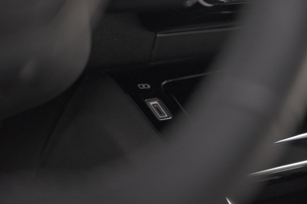 Peugeot 208 PureTech 100 Allure | Apple Carplay | Parkeersensoren | Climate Control