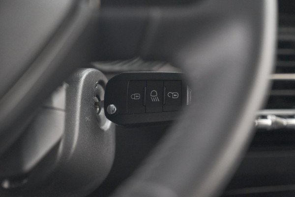 Peugeot 208 PureTech 100 Allure | Gris Selenium | Apple Carplay | Parkeersensoren | Climate Control