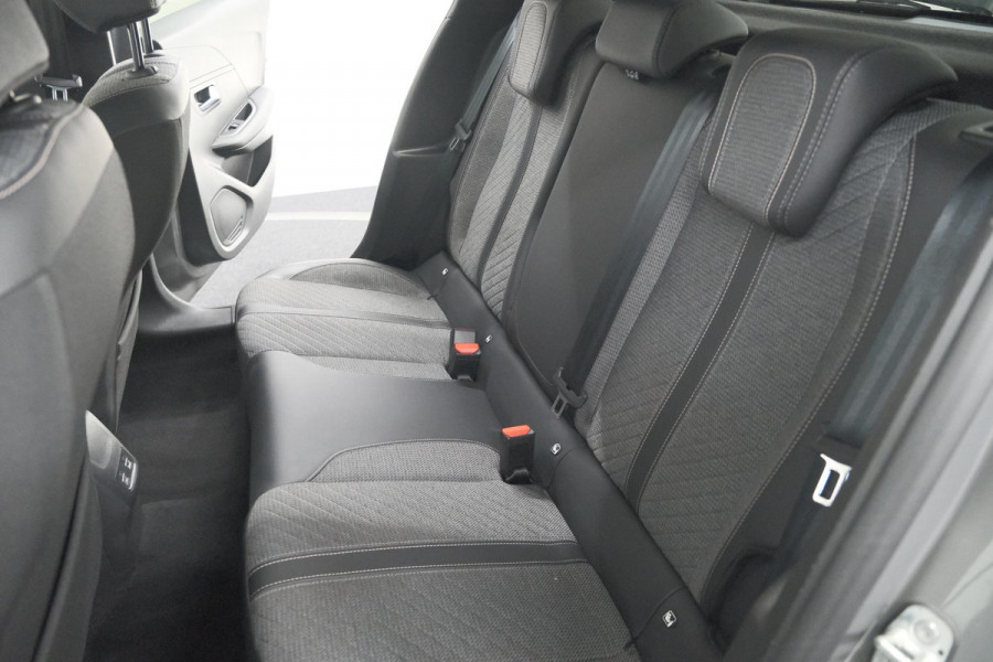 Peugeot 208 PureTech 100 Allure | Gris Selenium | Apple Carplay | Parkeersensoren | Climate Control