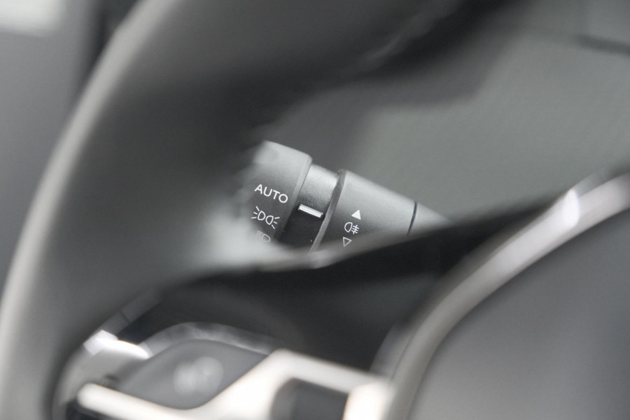 Peugeot 208 PureTech 100 Allure | Gris Selenium | Apple Carplay | Parkeersensoren | Climate Control
