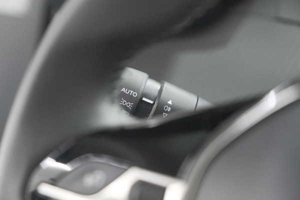 Peugeot 208 PureTech 100 Allure | Gris Selenium | Apple Carplay | Parkeersensoren | Climate Control