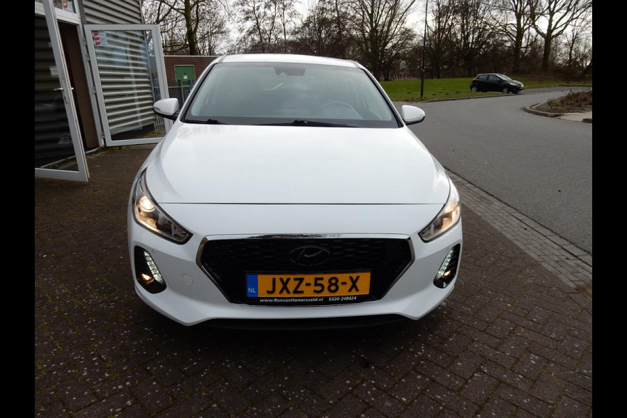 Hyundai i30 1.0 T-GDI*NAVI*CR CONTR*CAMERA*KEYLESS*