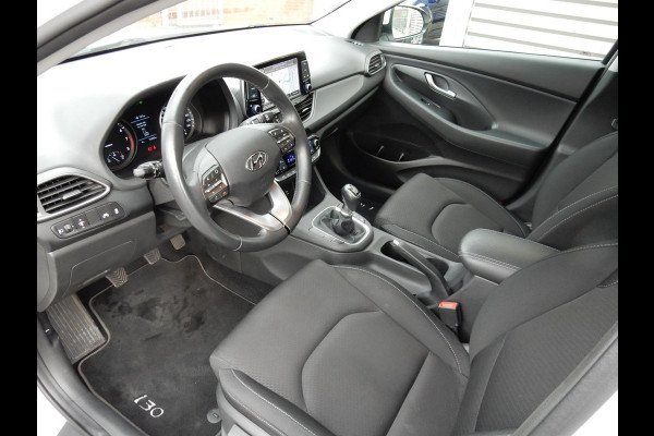 Hyundai i30 1.0 T-GDI*NAVI*CR CONTR*CAMERA*KEYLESS*