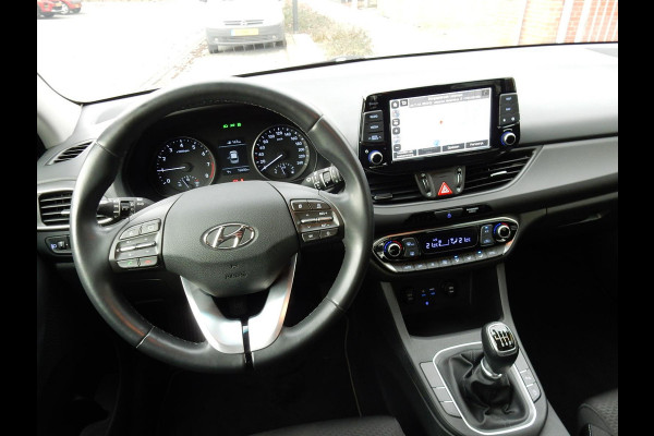 Hyundai i30 1.0 T-GDI*NAVI*CR CONTR*CAMERA*KEYLESS*