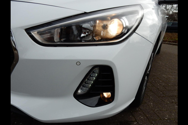 Hyundai i30 1.0 T-GDI*NAVI*CR CONTR*CAMERA*KEYLESS*