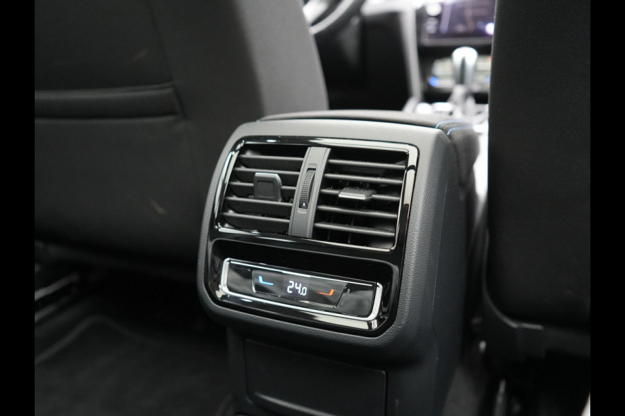 Volkswagen Passat Variant GTE Business Plug In Hybrid 218pk Dealer O.H PHEV | Panodak | Adaptive Cruise |  Sportstoelen Massage & Verwarmd | Camera | Apple Carplay |  BLIS | LED Koplampen |