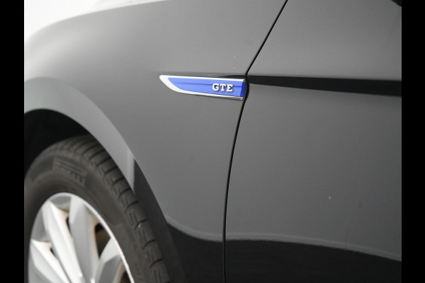 Volkswagen Passat Variant GTE Business Plug In Hybrid 218pk Dealer O.H PHEV | Panodak | Adaptive Cruise |  Sportstoelen Massage & Verwarmd | Camera | Apple Carplay |  BLIS | LED Koplampen |