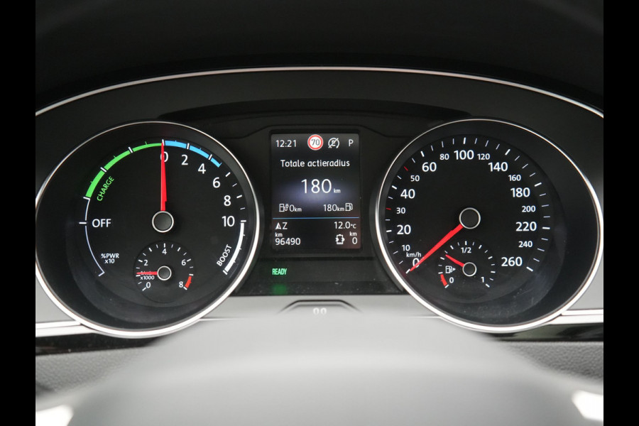 Volkswagen Passat Variant GTE Business Plug In Hybrid 218pk Dealer O.H PHEV | Panodak | Adaptive Cruise |  Sportstoelen Massage & Verwarmd | Camera | Apple Carplay |  BLIS | LED Koplampen |