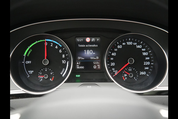 Volkswagen Passat Variant GTE Business Plug In Hybrid 218pk Dealer O.H PHEV | Panodak | Adaptive Cruise |  Sportstoelen Massage & Verwarmd | Camera | Apple Carplay |  BLIS | LED Koplampen |