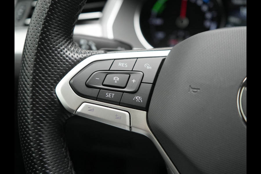 Volkswagen Passat Variant GTE Business Plug In Hybrid 218pk Dealer O.H PHEV | Panodak | Adaptive Cruise |  Sportstoelen Massage & Verwarmd | Camera | Apple Carplay |  BLIS | LED Koplampen |