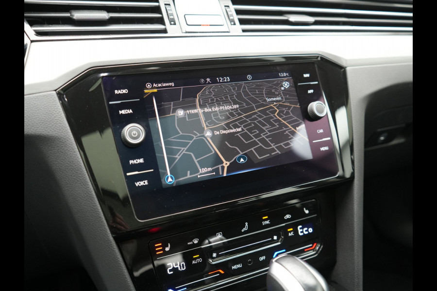 Volkswagen Passat Variant GTE Business Plug In Hybrid 218pk Dealer O.H PHEV | Panodak | Adaptive Cruise |  Sportstoelen Massage & Verwarmd | Camera | Apple Carplay |  BLIS | LED Koplampen |