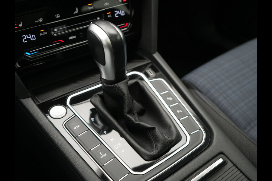 Volkswagen Passat Variant GTE Business Plug In Hybrid 218pk Dealer O.H PHEV | Panodak | Adaptive Cruise |  Sportstoelen Massage & Verwarmd | Camera | Apple Carplay |  BLIS | LED Koplampen |