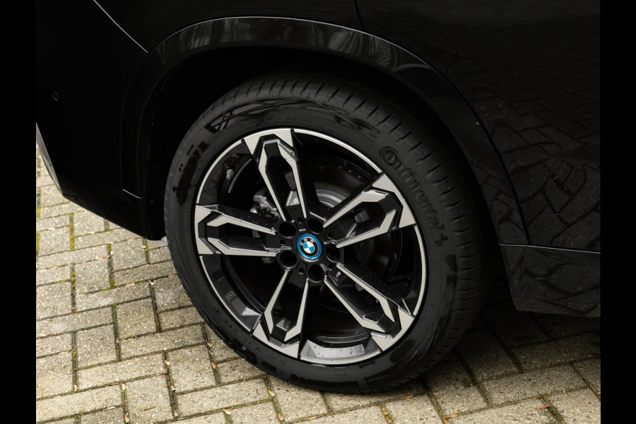 BMW X1 xDrive25e M-Sport - Pano - Memory + Masssagezetel - Driving Ass Prof