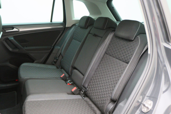 Volkswagen Tiguan 1.5 TSI ACT Comfortline Business LED, Navigatie, ACC, Trekhaak, Lane Assist, PDC