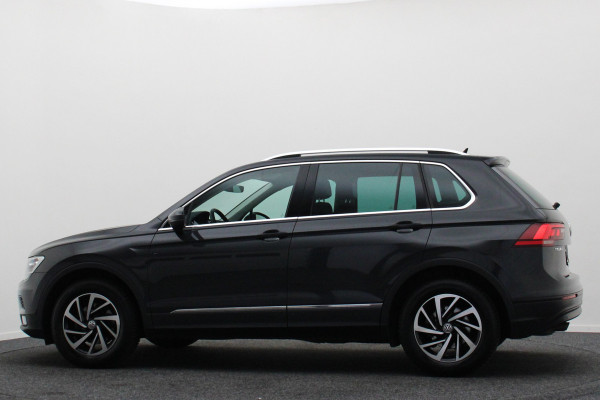 Volkswagen Tiguan 1.5 TSI ACT Comfortline Business LED, Navigatie, ACC, Trekhaak, Lane Assist, PDC